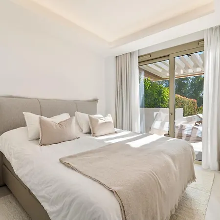 Benalus 4-bedroom Duplex In Golden Mile Apartment