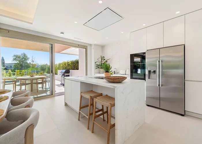 Benalus 4-bedroom Duplex In Golden Mile *