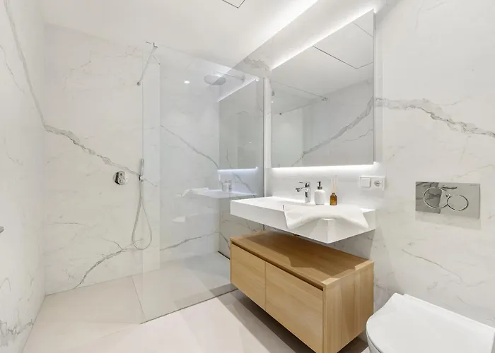 Benalus 4-bedroom Duplex In Golden Mile 马尔韦利亚