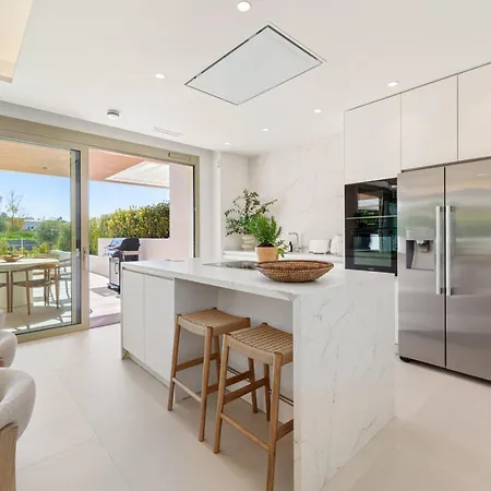 Benalus 4-bedroom Duplex In Golden Mile *